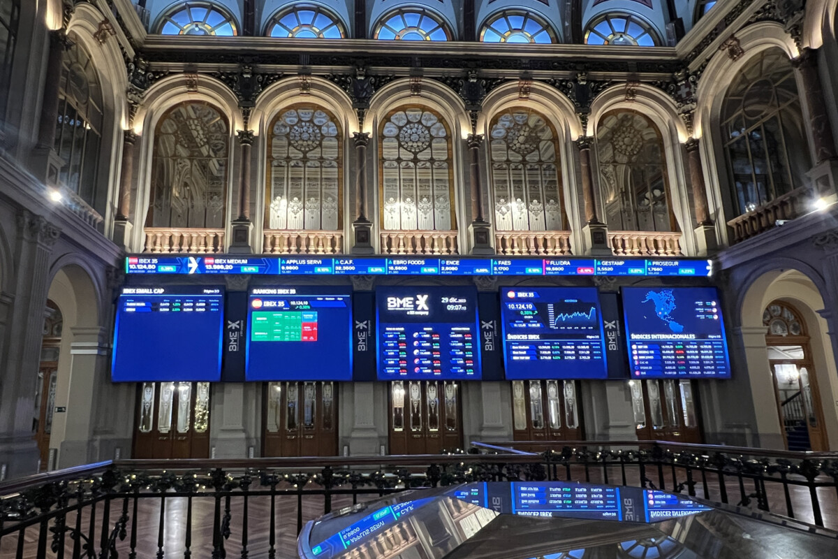 La Bolsa española amplía su subida al 0,26% y recupera los 10.100 puntos tras dato del IPC