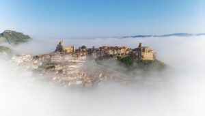2025-2-Amanecer-mas-alla-de-las-nubes