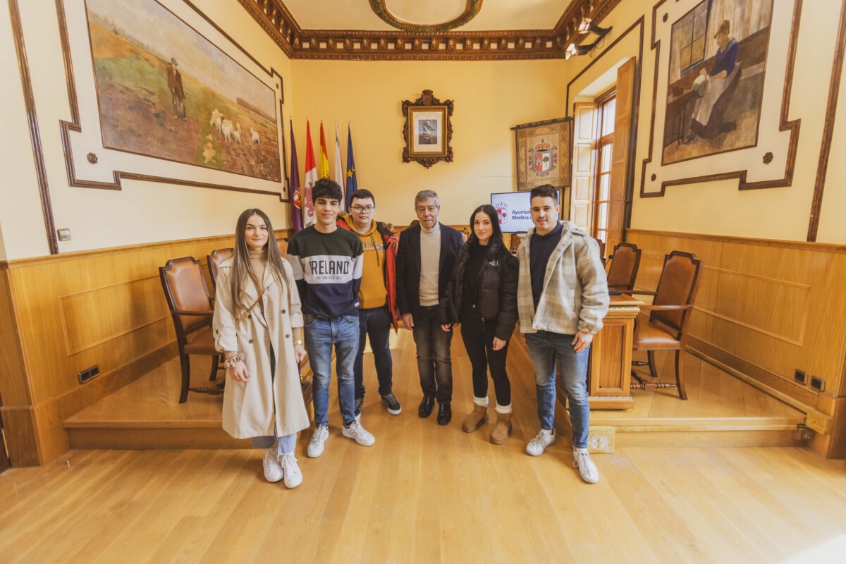 20250225_RECEPCION ALUMNOS ELPEX_1