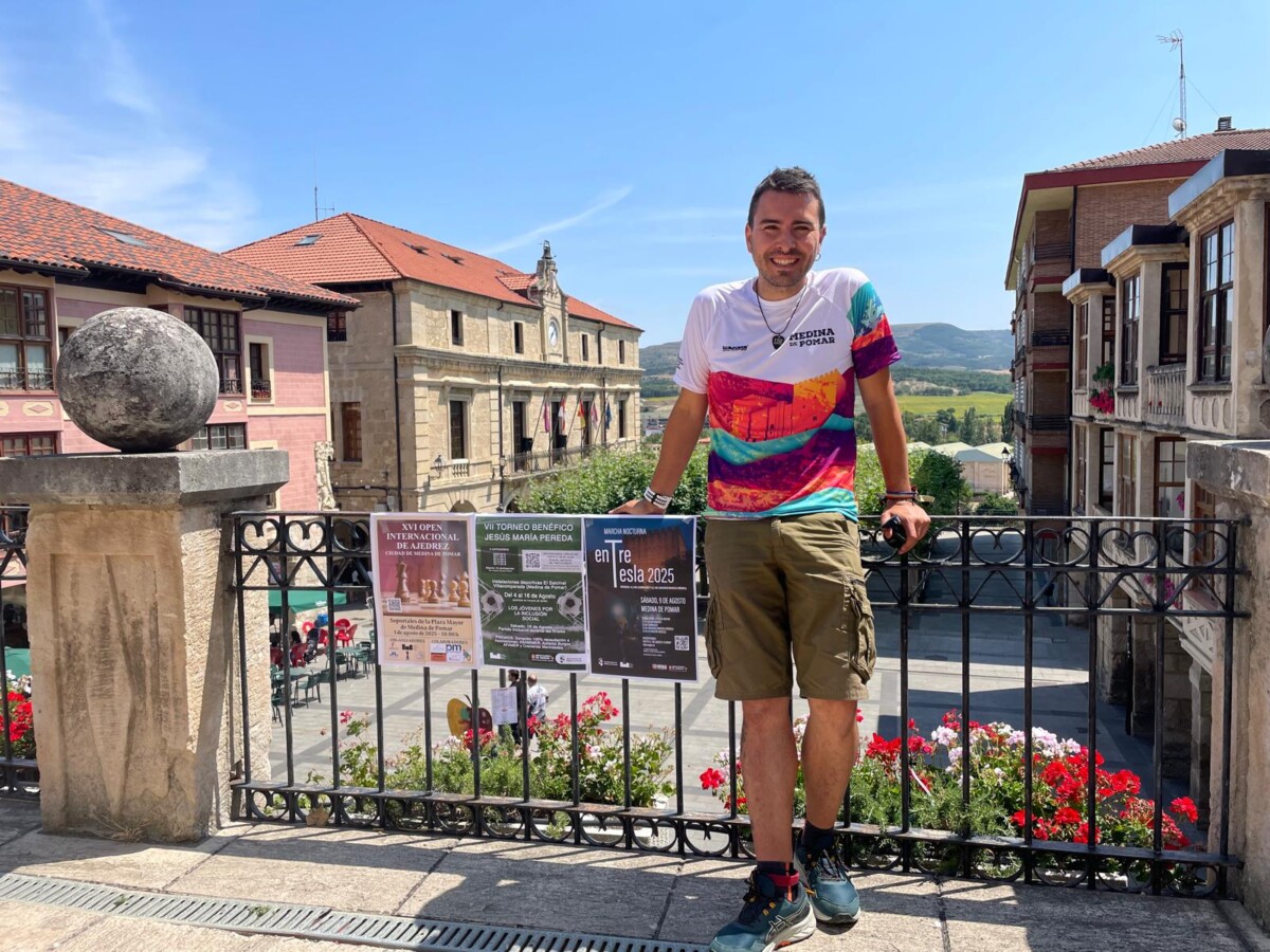 Foto Jesus Salazar con Carteles