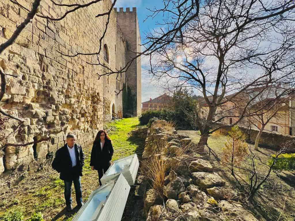 Isaac y Nerea en el futuro jardin abierto del Museo