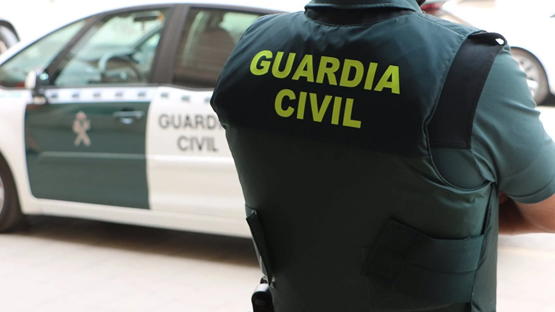 agente-patrulla-guardia-civil_98