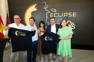 casi-2-000-personas-descubren-el-universo-gracias-