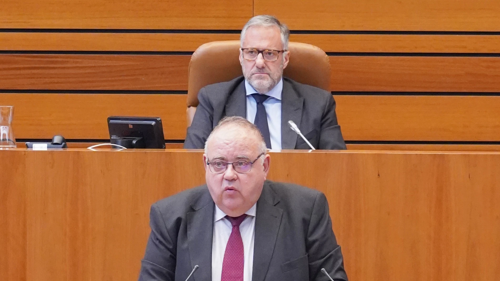 consejero-sanidad-alejandro-vazquez-interviene-cortes_98