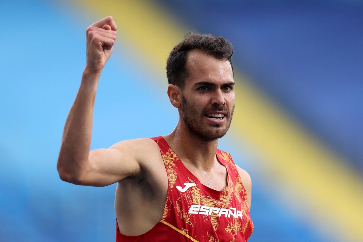 daniel-arce-of-team-spain-celebrates-as-he-crosses-the-line-news-photo-1716152001