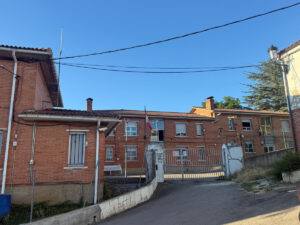 el-cuartel-de-la-guardia-civil-de-espinosa-de-los-
