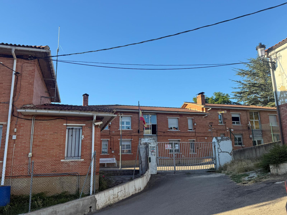 el-cuartel-de-la-guardia-civil-de-espinosa-de-los-