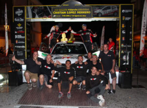 el-piloto-espinosiego-efren-llarena-vuelve-por-tod