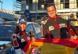 el-piloto-espinosiego-efren-llarena-y-la-copiloto-
