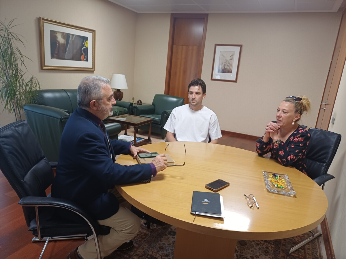 frias-traslada-a-la-subdelegacion-del-gobierno-en-