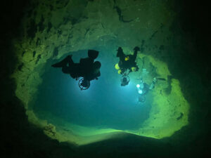 la-exploracion-del-pozo-azul-se-aplaza-ante-las-di