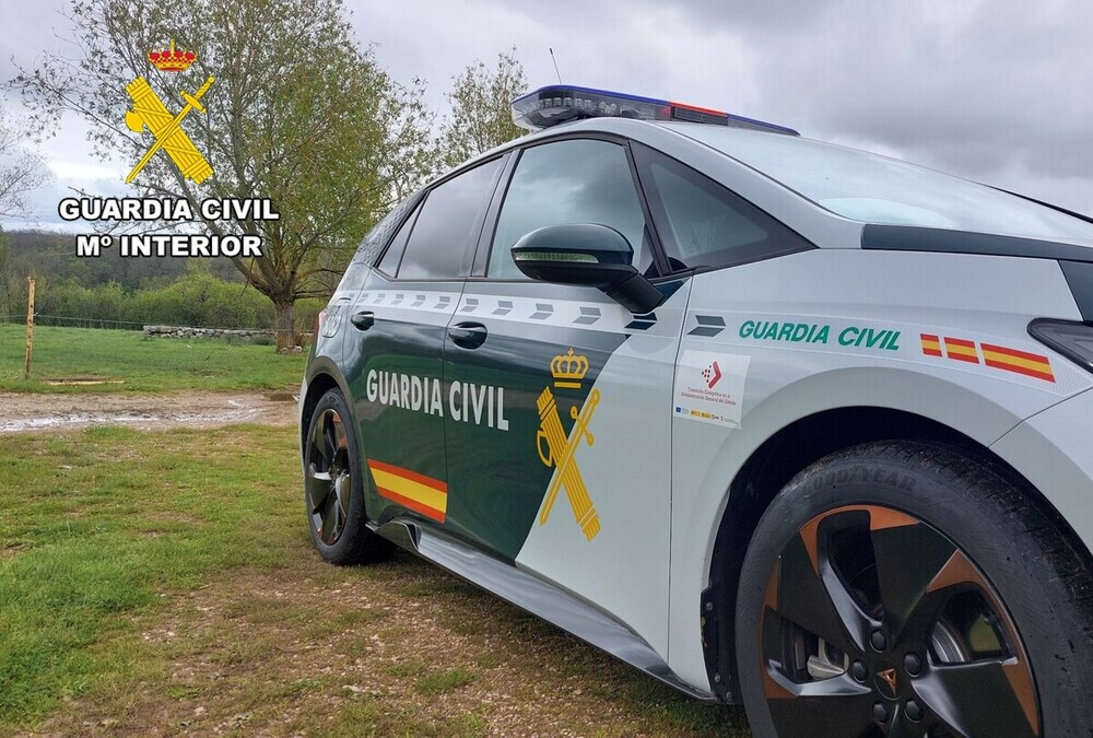 la-guardia-civil-auxilia-a-un-senderista-herido-en