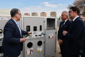 la-junta-entrega-7-puntos-limpios-moviles-y-4-vehi