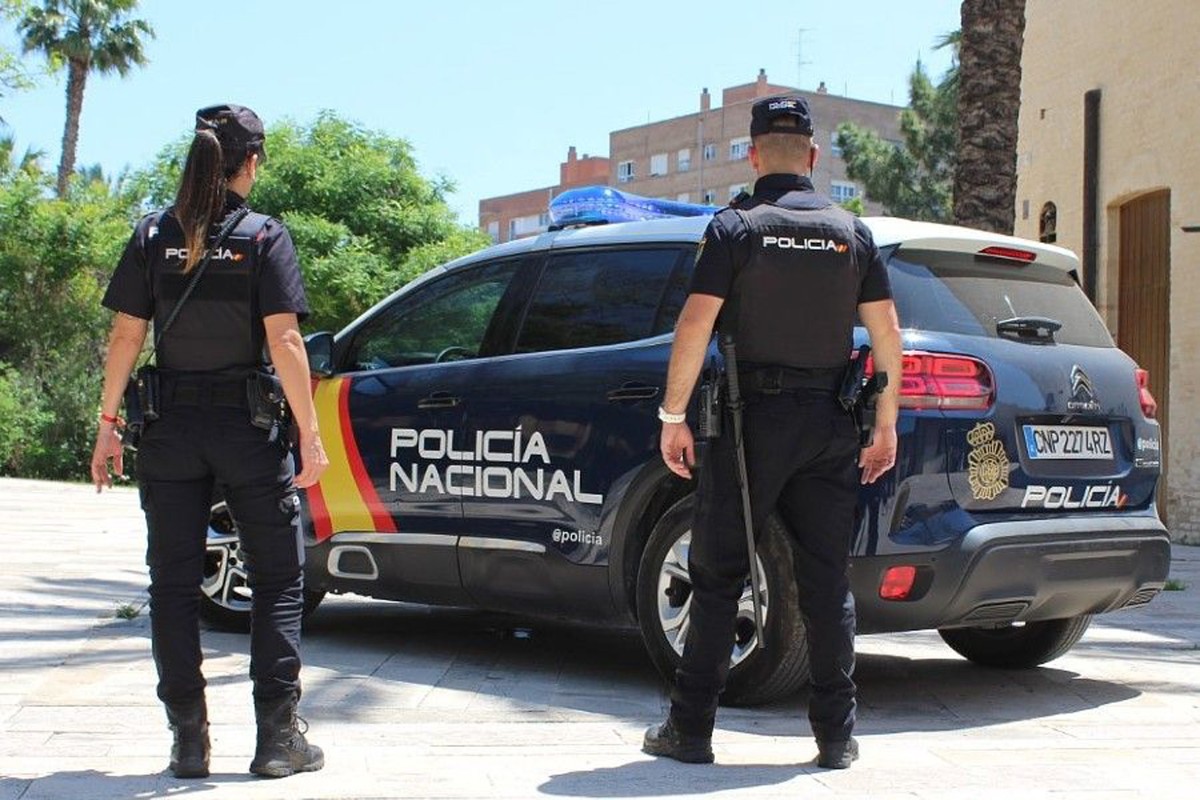policia_salon2