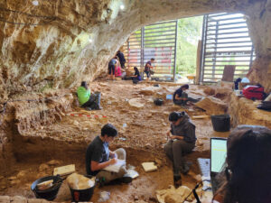 prado-vargas-descubre-un-gran-campamento-neanderta