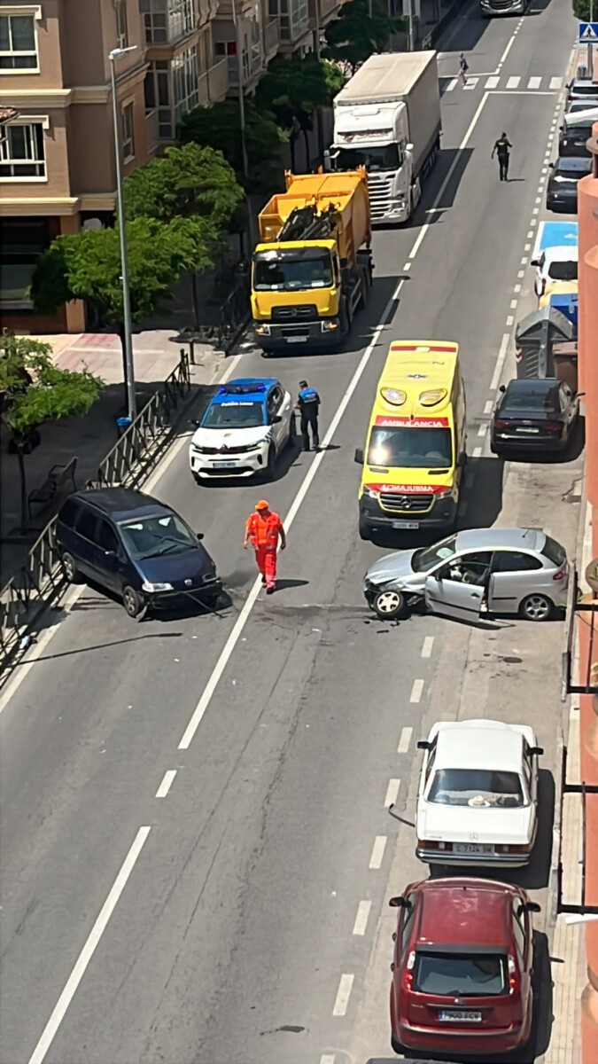 un-hombre-resulta-herido-tras-la-colision-de-dos-t