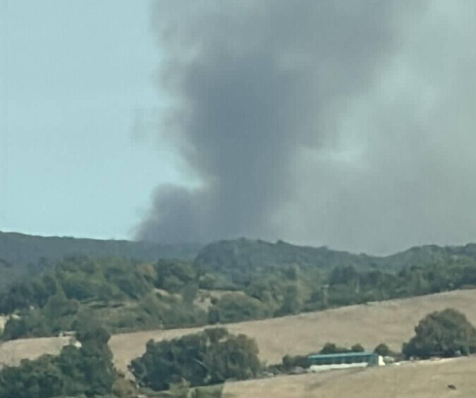 un-incendio-con-dos-focos-afecta-al-monte-de-arza-