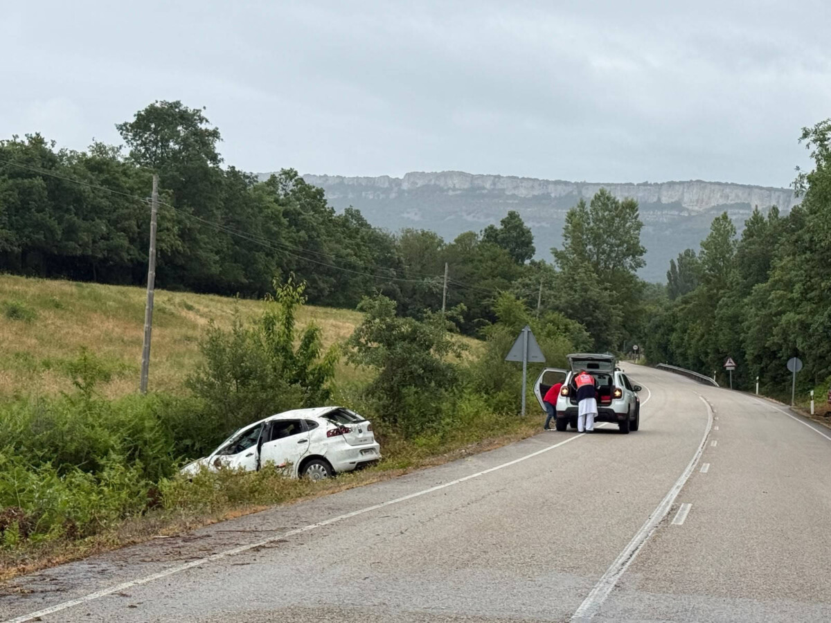 una-conductora-ha-sufrido-un-accidente-de-trafico-